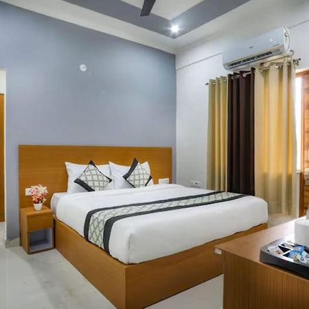 The Castle Blue Hotel Greater Noida Eksteriør billede