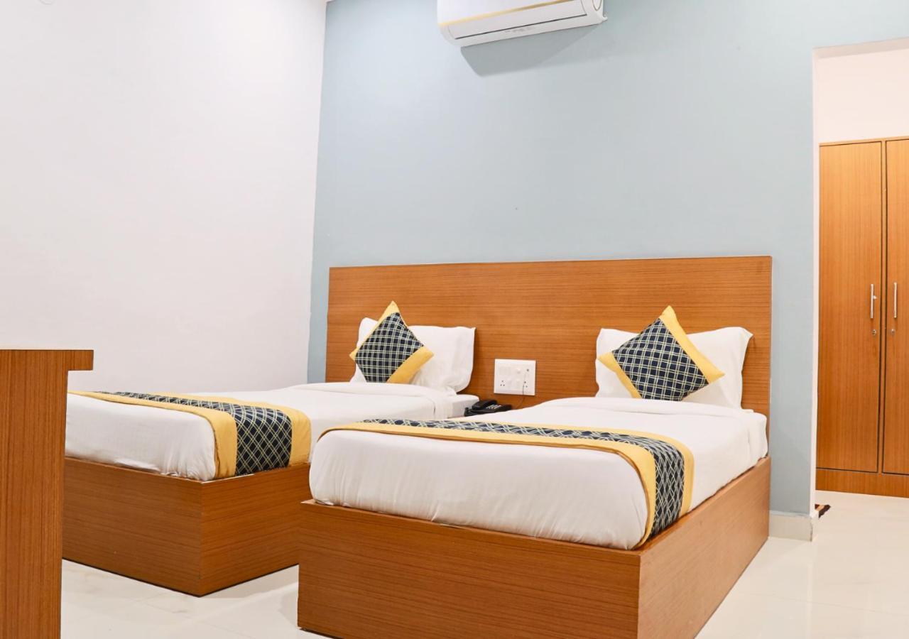 The Castle Blue Hotel Greater Noida Eksteriør billede