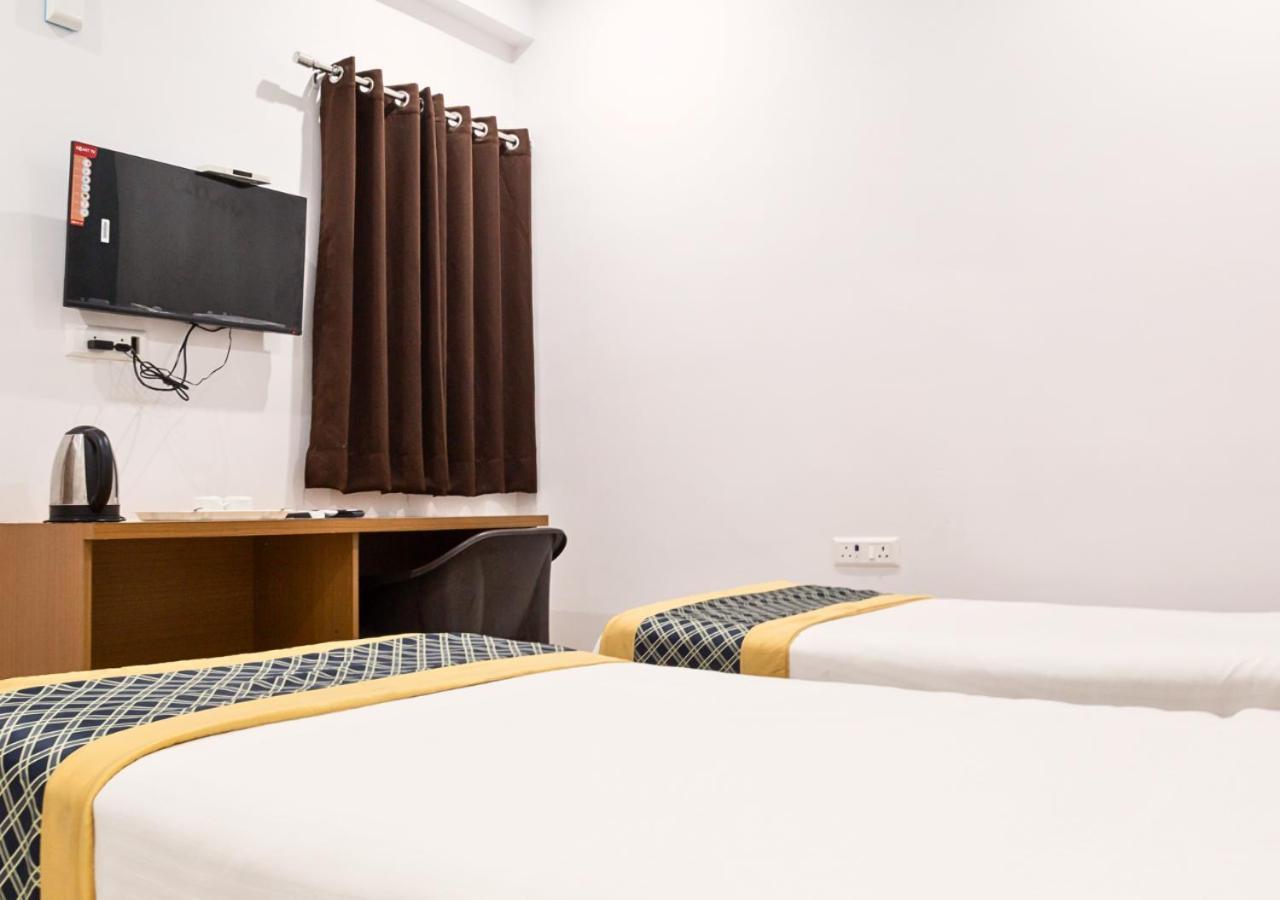 The Castle Blue Hotel Greater Noida Eksteriør billede